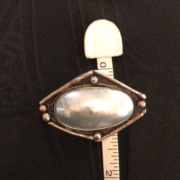 Vintage Mother of Pearl Brooch - Picture 6 of 6